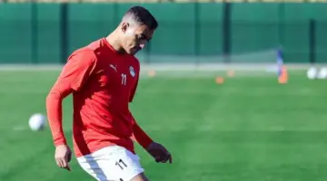 خالد الغندور: حسام حسن غير راضٍ عن مصطفى محمد.. وتوظيف صلاح في مركز جديد